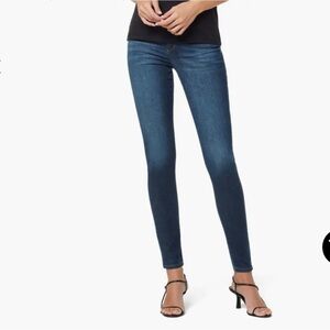 Joe’s jeans dark wash skinny ankle jean - size 30. B2